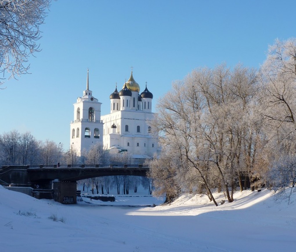 Псков зимой. Троицкий собор Псков зима. Троицкий собор Псков зимой. Псков достопримечательности зима. Троицкий мост Псков зима.